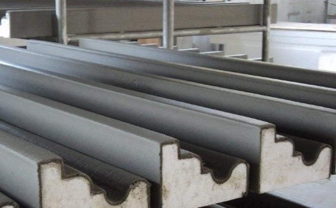 四川eps線(xiàn)條廠(chǎng)： eps裝飾線(xiàn)條有哪些比較常見(jiàn)的種類(lèi)？